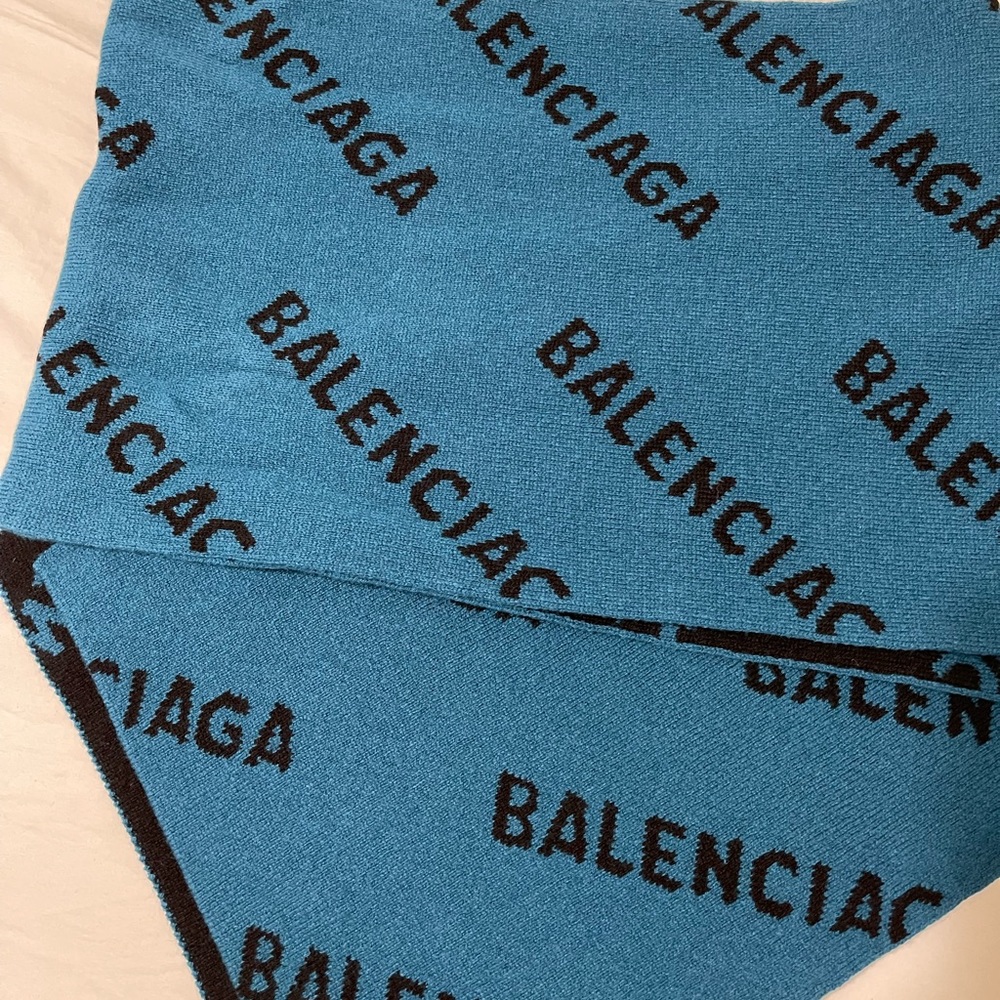 Balenciaga Logo Scarf UNISEX - Picture 2 of 4